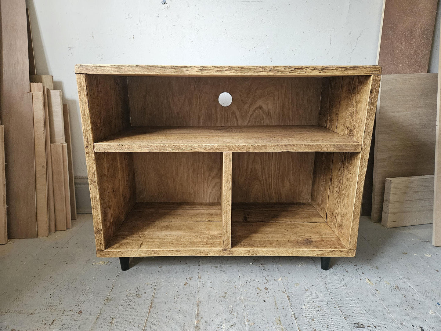 Vinyl record storage unit for albums with space for amp and turntable